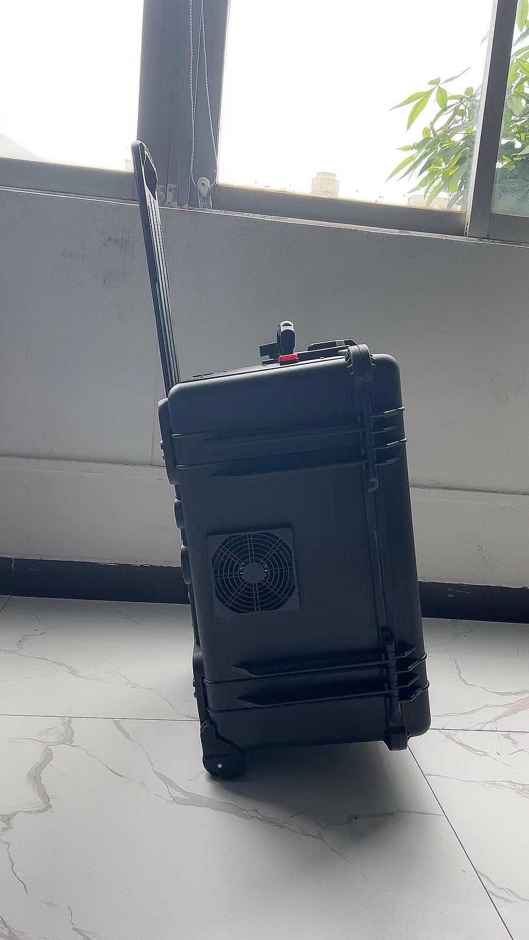 二连浩特手拉箱型移动通信干扰器